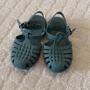 Kids Tan Jelly Sandals with snap Closure